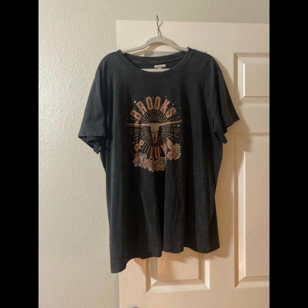 Women’s brooks & Dunn tshirt